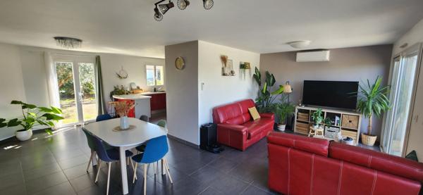 Charmante maison avec jardin, proche commerces et ecoles !