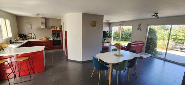 Charmante maison avec jardin, proche commerces et ecoles !