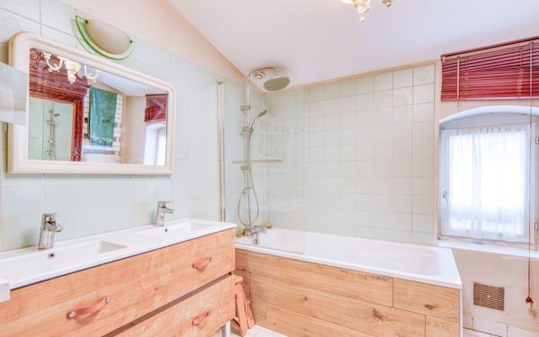 Appartement à vendre    6 pièces • 136,90 m2 Caluire-et-Cuire