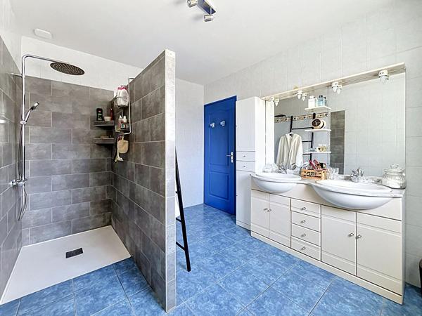 Maison sur sous-sol avec accès plain-pied 4 pièces à vendre à Doix les Fontaines - 267000€