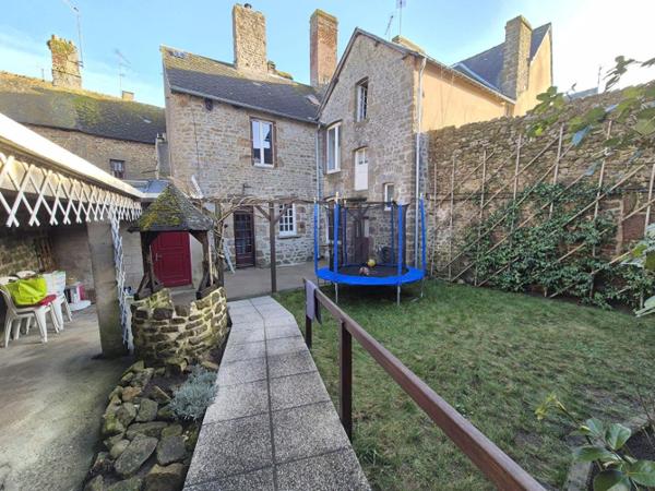 Maison en pierres au coeur de Lassay les Châteaux