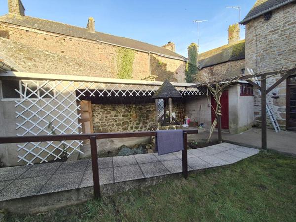 Maison en pierres au coeur de Lassay les Châteaux