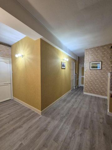 Maison en pierres au coeur de Lassay les Châteaux