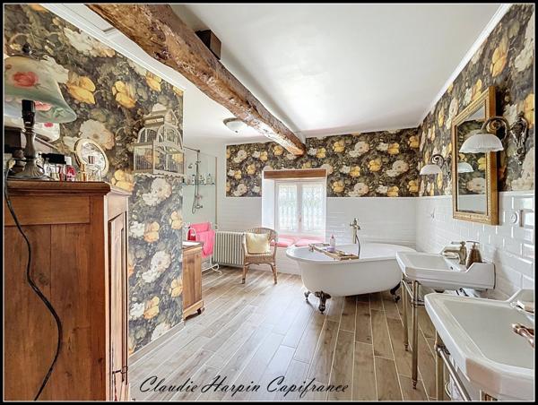 Maison à vendre 8 pièces AIRVAULT (79) - terrain 2769 m² - 5 ch - mare -288 m² habitable