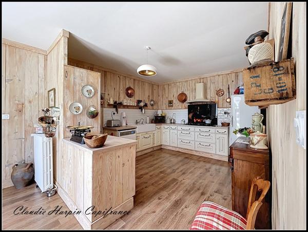 Maison à vendre 8 pièces AIRVAULT (79) - terrain 2769 m² - 5 ch - mare -288 m² habitable