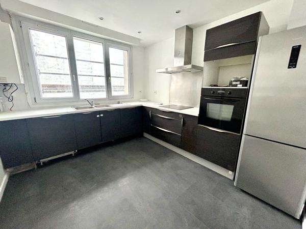 Appartement
                                                                                                                                                                                                                                                                                                                        4 pièce(s)                                                                                                                                                                                                          3 chambre(s)                                                                                                                                                                                                          107  m²