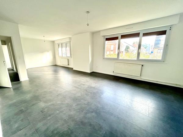 Appartement
                                                                                                                                                                                                                                                                                                                        4 pièce(s)                                                                                                                                                                                                          3 chambre(s)                                                                                                                                                                                                          107  m²