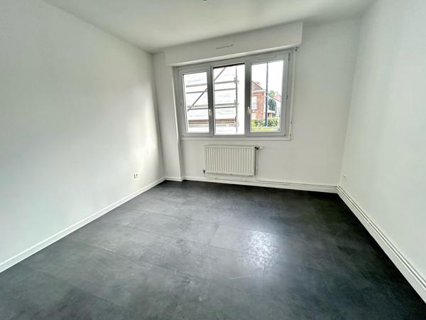 Appartement
                                                                                                                                                                                                                                                                                                                        4 pièce(s)                                                                                                                                                                                                          3 chambre(s)                                                                                                                                                                                                          107  m²