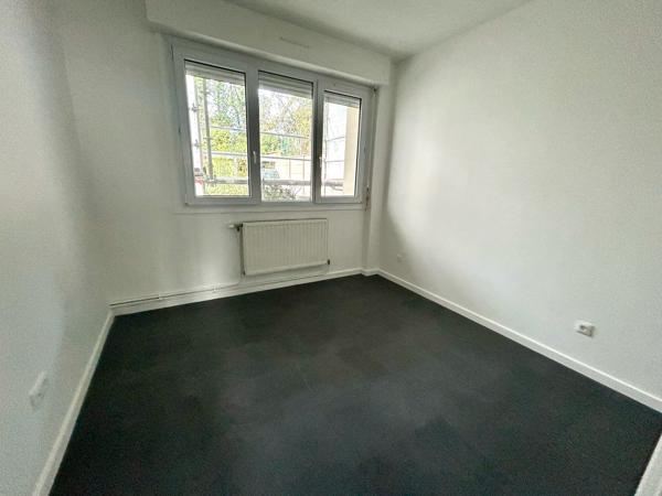 Appartement
                                                                                                                                                                                                                                                                                                                        4 pièce(s)                                                                                                                                                                                                          3 chambre(s)                                                                                                                                                                                                          107  m²