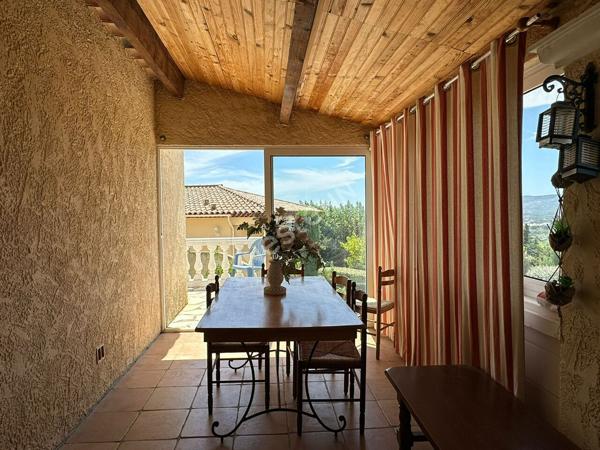 Maison de 164 m² au calme avec vue dégagée et piscine