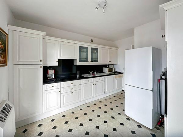 Saint-Gratien (95210) Saint-Gratien. Appartement 3 chambres de 82 M2.