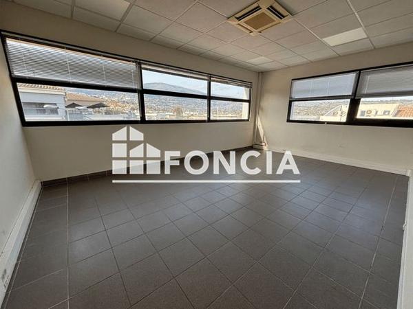 Location Local commercial 6 pièces 105 m² - Grasse 06130