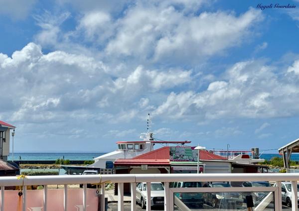 EN EXCLUSIVITÉ – MURS COMMERCIAUX AVEC GALERIE COUVERTE ET TERRASSE PRIVATIVE À VENDRE – SAINT-FRANÇOIS