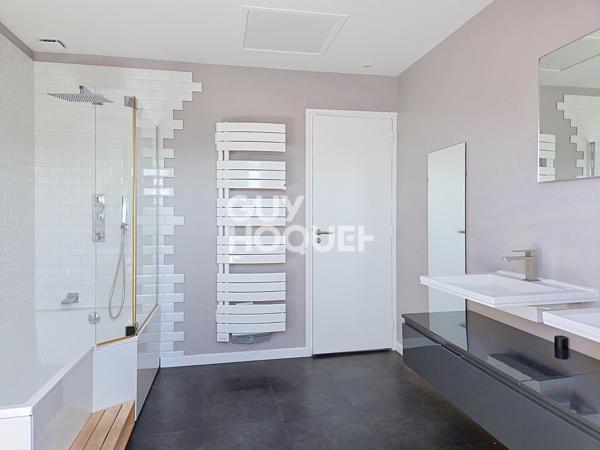 MAISON À VENDRE DE 8 PIÈCES DE 198,70 M²