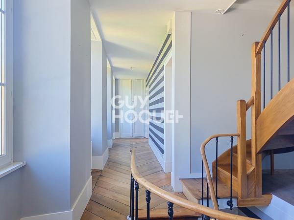 MAISON À VENDRE DE 8 PIÈCES DE 198,70 M²