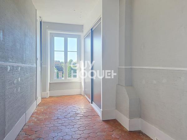 MAISON À VENDRE DE 8 PIÈCES DE 198,70 M²
