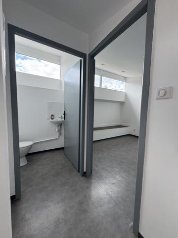 Saint-Loubès (33450) Local commercial de 15m2 avec parking