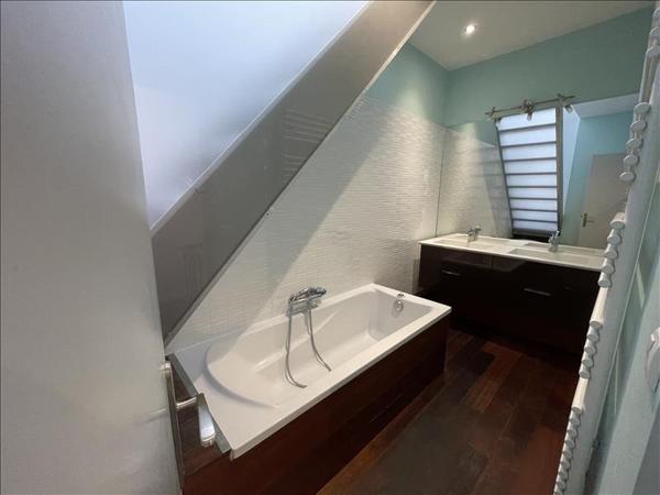 Maison à louer 1 416 € CC LE BOUSCAT 3 p 82 m² DPE C