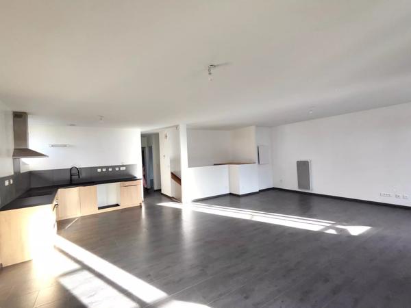 Appartement au premier étage avec trois chambres et jardin