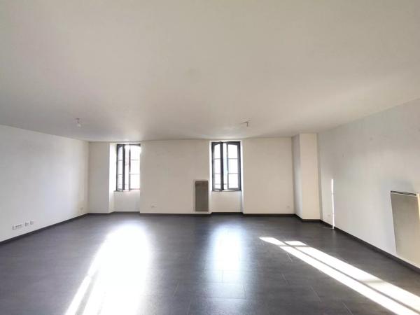 Appartement au premier étage avec trois chambres et jardin
