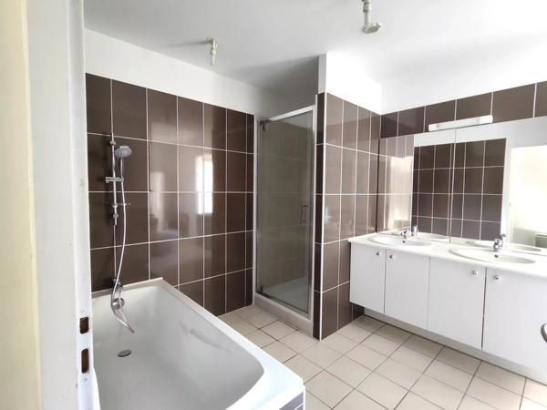 Appartement au premier étage avec trois chambres et jardin