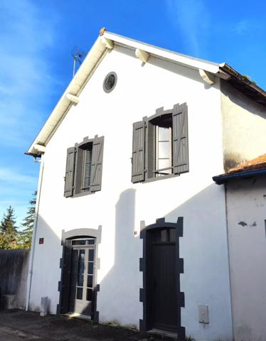 Appartement au premier étage avec trois chambres et jardin