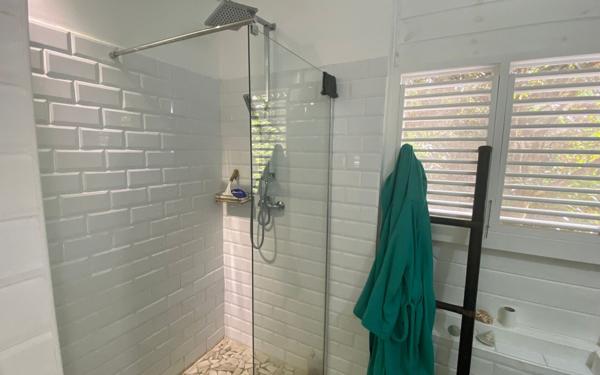 Maison à vendre    2 pièces •  Rivière-Pilote