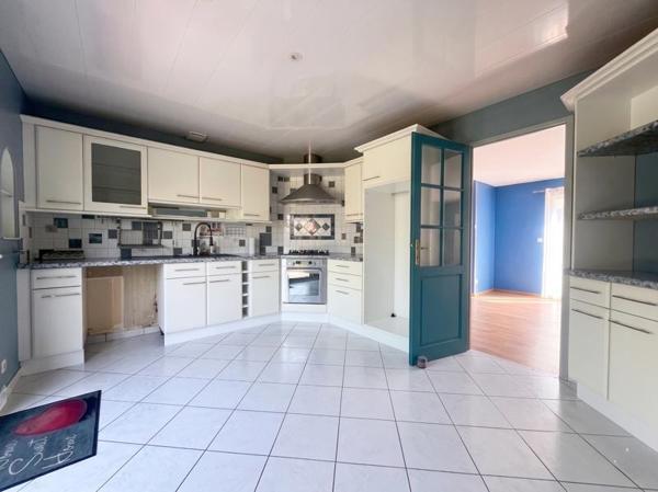 Maison à louer 1 230 € CC Pons 5 p 120 m² DPE D