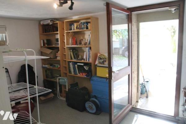 AIIFRES, JOLIE MAISON ANCIENNE DE CHARME AVEC JARDIN ET PISCINE.