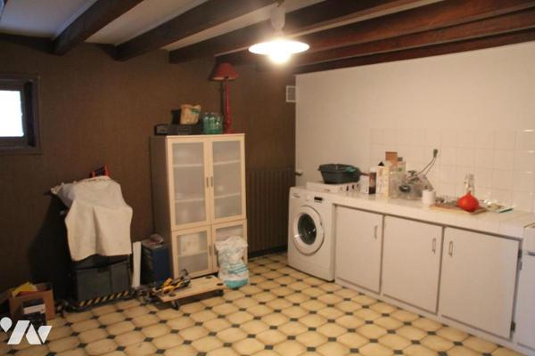 AIIFRES, JOLIE MAISON ANCIENNE DE CHARME AVEC JARDIN ET PISCINE.