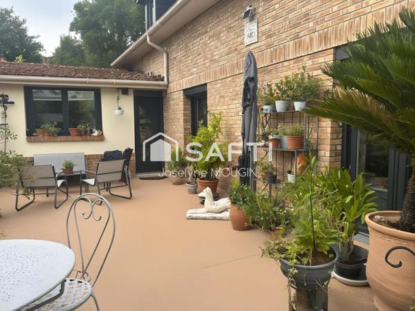 Maison principale avec jardin plus maison pour étudiants