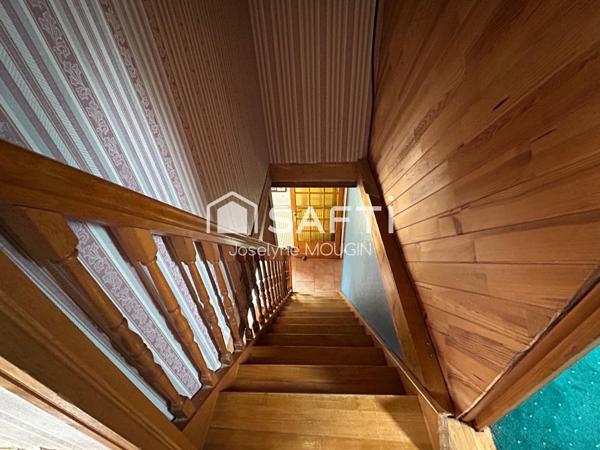 Maison principale avec jardin plus maison pour étudiants