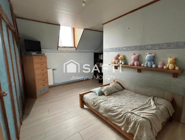 Maison principale avec jardin plus maison pour étudiants