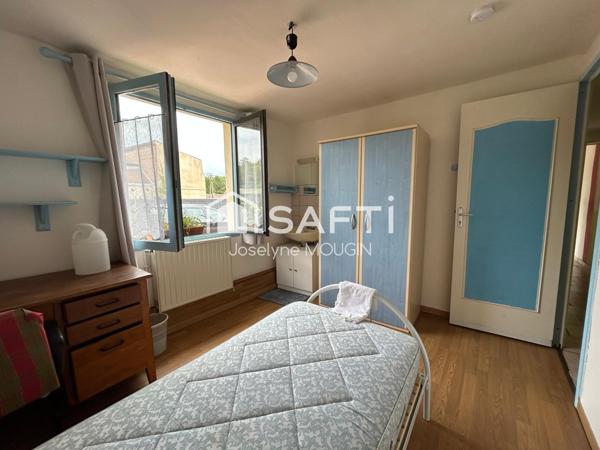 Maison principale avec jardin plus maison pour étudiants