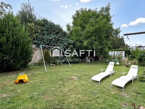 Maison principale avec jardin plus maison pour étudiants