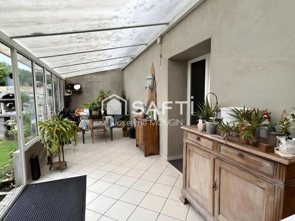 Maison principale avec jardin plus maison pour étudiants