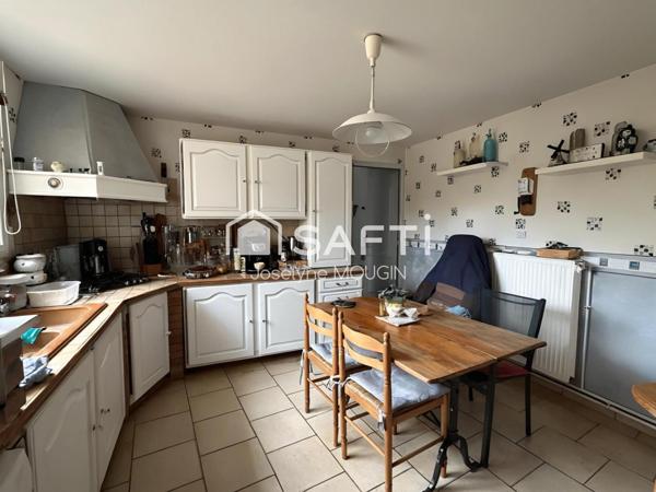 Maison principale avec jardin plus maison pour étudiants