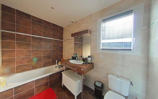 Maison à louer    5 pièces •  Chatuzange-le-Goubet