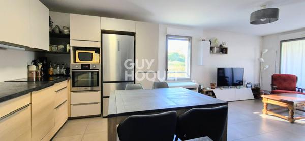 Aix-en-Provence , bel appartement de Type 3 offrant 63 m² (2015) ascenseur, terrasse 17 m², parking.