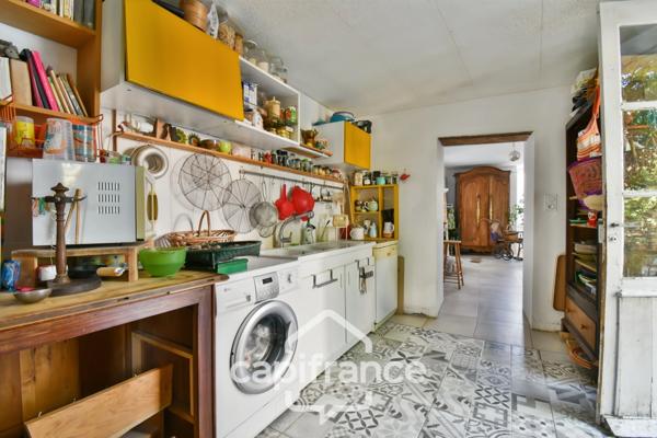 Maison à vendre 6 pièces SAINT JEAN D'ANGELY (17), CENTRE VILLE, avec jardin et dépendances