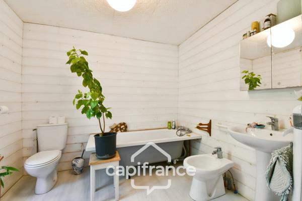 Maison à vendre 6 pièces SAINT JEAN D'ANGELY (17), CENTRE VILLE, avec jardin et dépendances