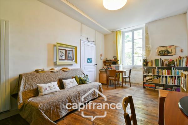 Maison à vendre 6 pièces SAINT JEAN D'ANGELY (17), CENTRE VILLE, avec jardin et dépendances