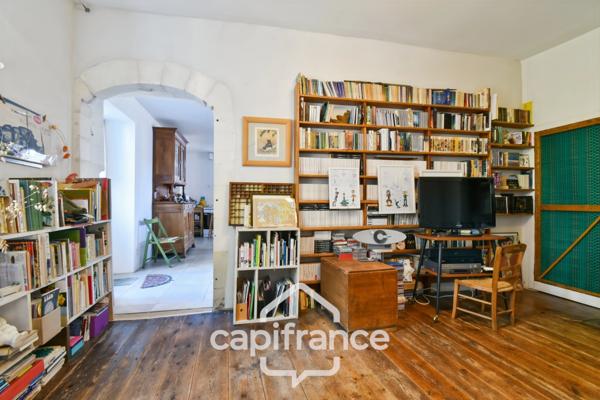 Maison à vendre 6 pièces SAINT JEAN D'ANGELY (17), CENTRE VILLE, avec jardin et dépendances
