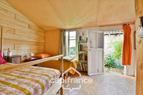 Maison à vendre 6 pièces SAINT JEAN D'ANGELY (17), CENTRE VILLE, avec jardin et dépendances