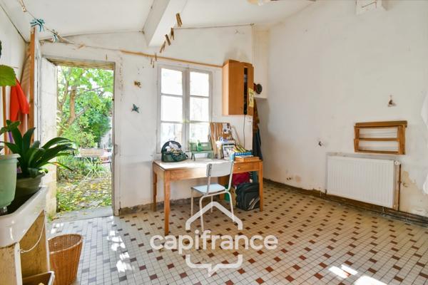 Maison à vendre 6 pièces SAINT JEAN D'ANGELY (17), CENTRE VILLE, avec jardin et dépendances