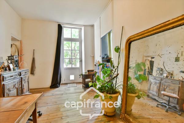 Maison à vendre 6 pièces SAINT JEAN D'ANGELY (17), CENTRE VILLE, avec jardin et dépendances