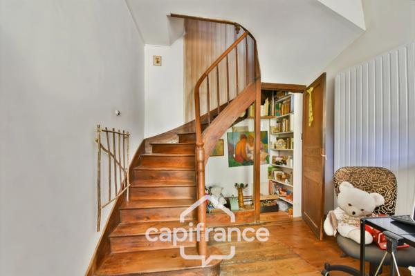 Maison à vendre 6 pièces SAINT JEAN D'ANGELY (17), CENTRE VILLE, avec jardin et dépendances