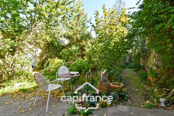 Maison à vendre 6 pièces SAINT JEAN D'ANGELY (17), CENTRE VILLE, avec jardin et dépendances