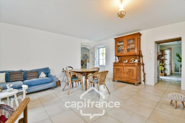 Maison à vendre 6 pièces SAINT JEAN D'ANGELY (17), CENTRE VILLE, avec jardin et dépendances