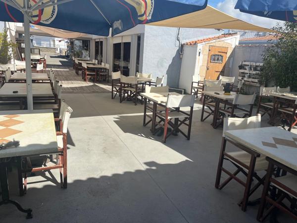 LA FAUTE SUR MER 85460 EMPLACEMENT N°1 RESTAURANT AVEC LICENCE IV FORTE NOTORIETE ET TRES BONS BILANS